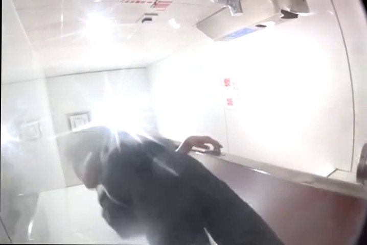 盗站新流商业购物中心公共女蹲厕仰视角全景偸拍好多漂亮美眉拉屎撒尿好像大屁股坐在你脸上看的一清二楚