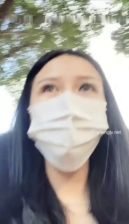 颜值不错骚女【羞羞小宝贝】户外野地自慰大秀，大黑牛震动高潮喷水回家洗澡，很是诱惑喜欢不要错过