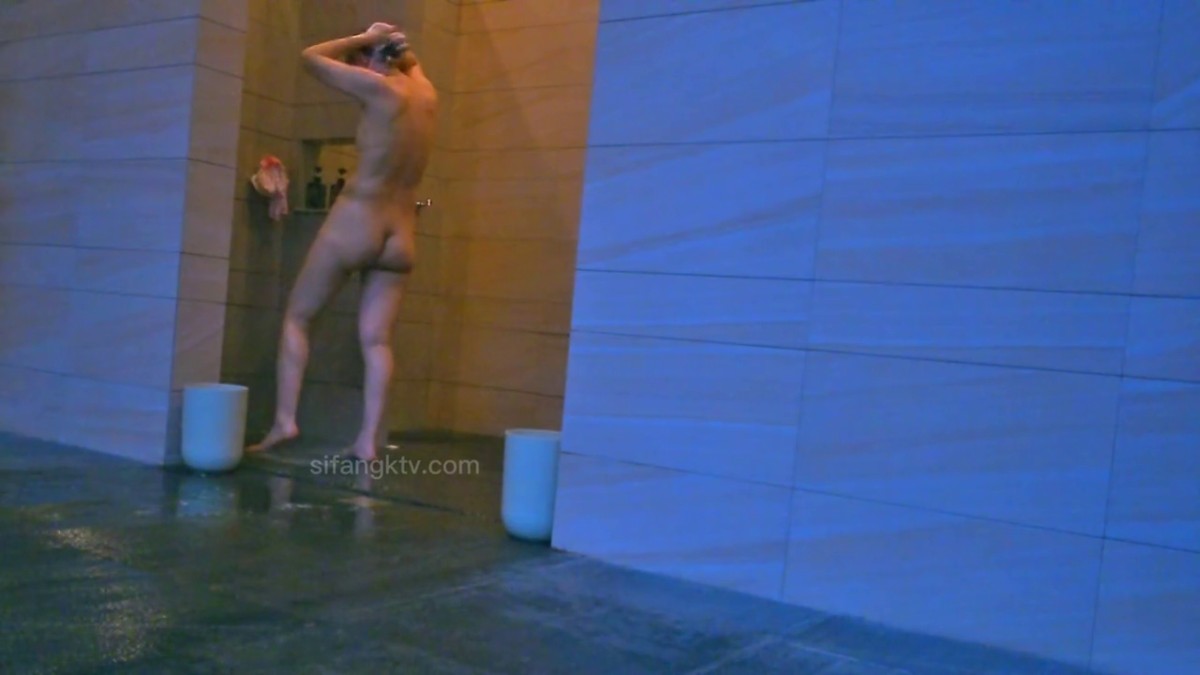 女人坑女人！洗浴酒店女士间内部真实偸拍，各个年龄段一丝不挂光溜溜站一排，相当炸眼