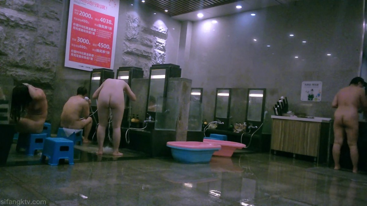 女人坑女人！日式温泉洗浴女宾内部春光真实偸拍，一屋子光屁股女人洗身体，大屁股大奶子茂密阴毛，真养眼