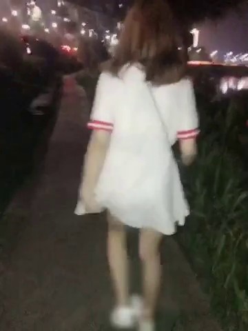 私人云盘破解流出艺校小美女玩刺激与闺蜜在公园掰穴玩露出闺蜜边拍边指挥又与细长屌男友刮阴毛互慰国语