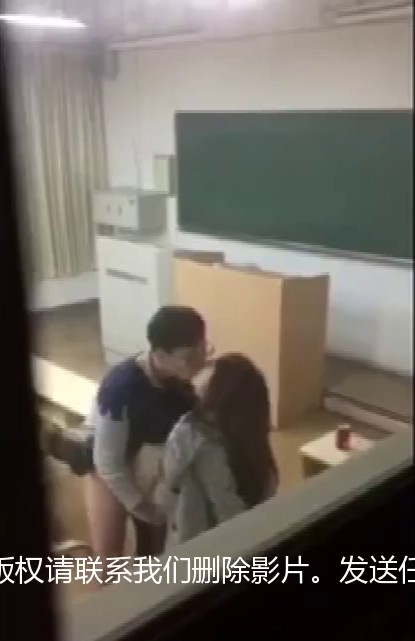网络疯传的“金坛二中黄老师”和“胡金戈”教室演活春宫流出视频