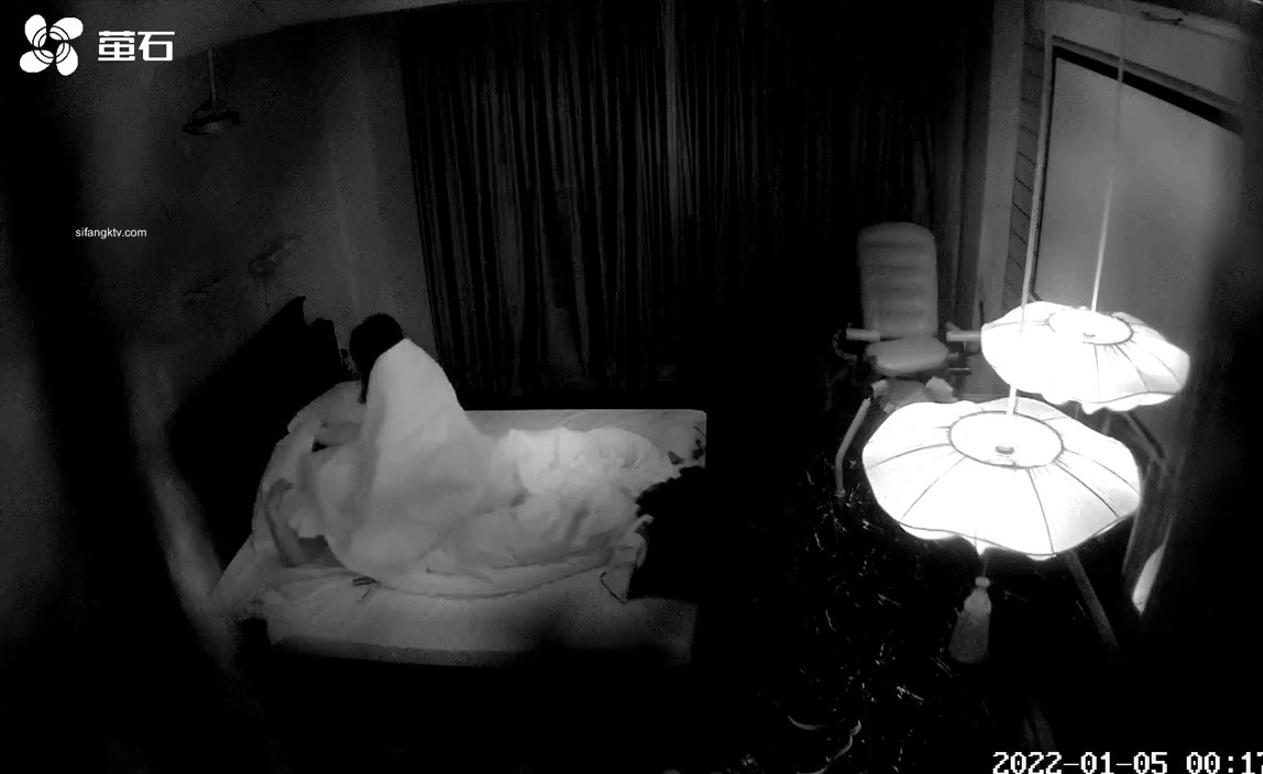 年轻气盛各种会玩的青年男女疯狂泄欲雪白肌肤长腿美女身材好就是不一样解锁各种体位10