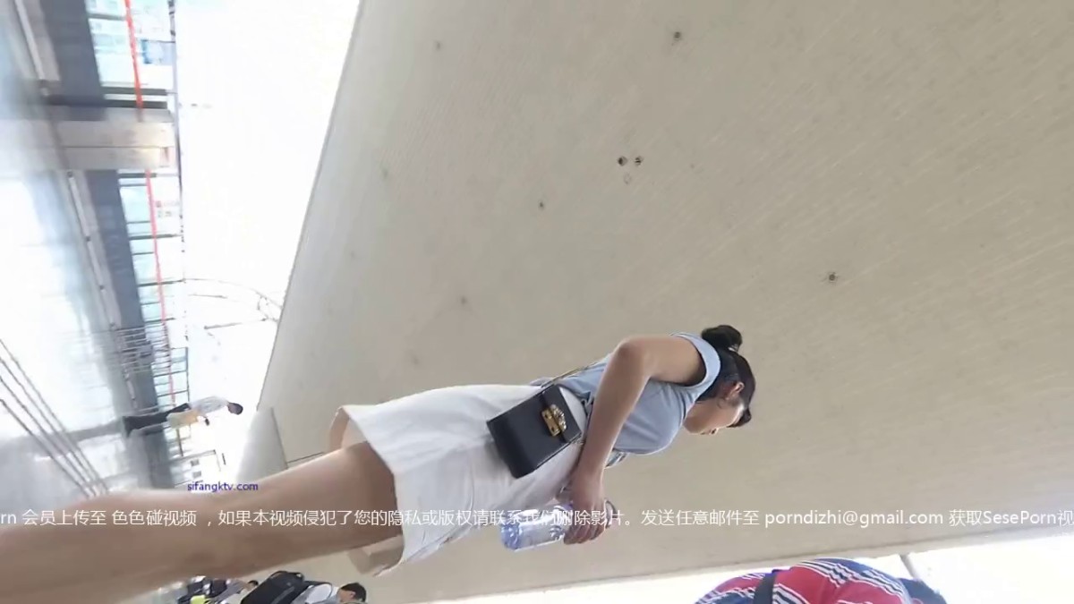 成都地铁医院抄底 惊现无内长腿美女 各式内内让人喷血 幻想扒下推到啪啪 高清1080P版-1 (19)