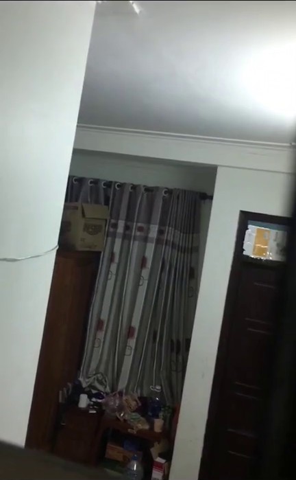 每晚最大的乐趣城中村出租屋偷窥附近的年轻打工妹洗澡