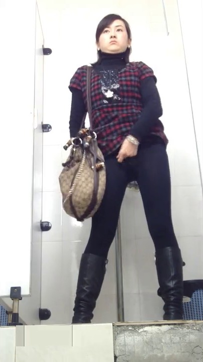 馬戲團公廁經典盜錄流出 各色女性放尿環肥燕瘦形態各異 偶有素顏美女入境（一）