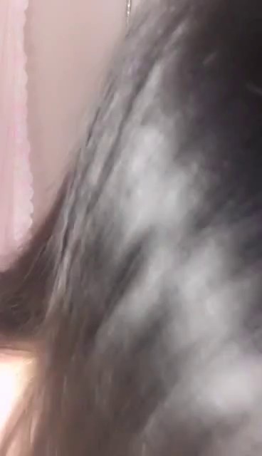 红唇高跟高颜值全程露脸直播，奶子大屁股翘，在床上各种搔首弄姿诱惑，自慰骚逼淫语，呻吟浪叫不断不要错过