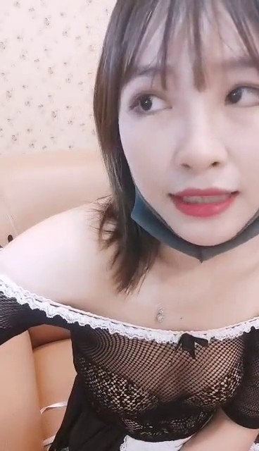 苗条短发妹子情趣装黑色网袜 沙发上手指扣逼自慰呻吟娇喘 很是诱惑喜欢不要错过