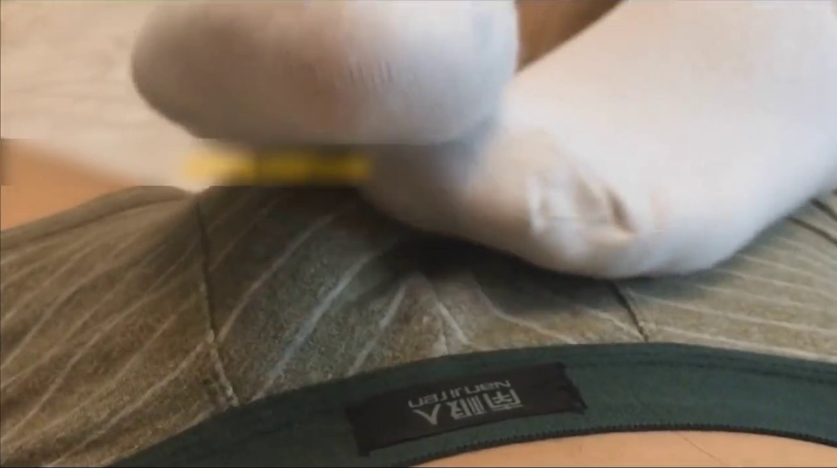 用我的大屌填满失恋白棉袜妹纸的寂寞小穴 掰开腿提枪开操 小妞敏感体质 一顿抽插下呻吟娇喘 白浆淫水直流