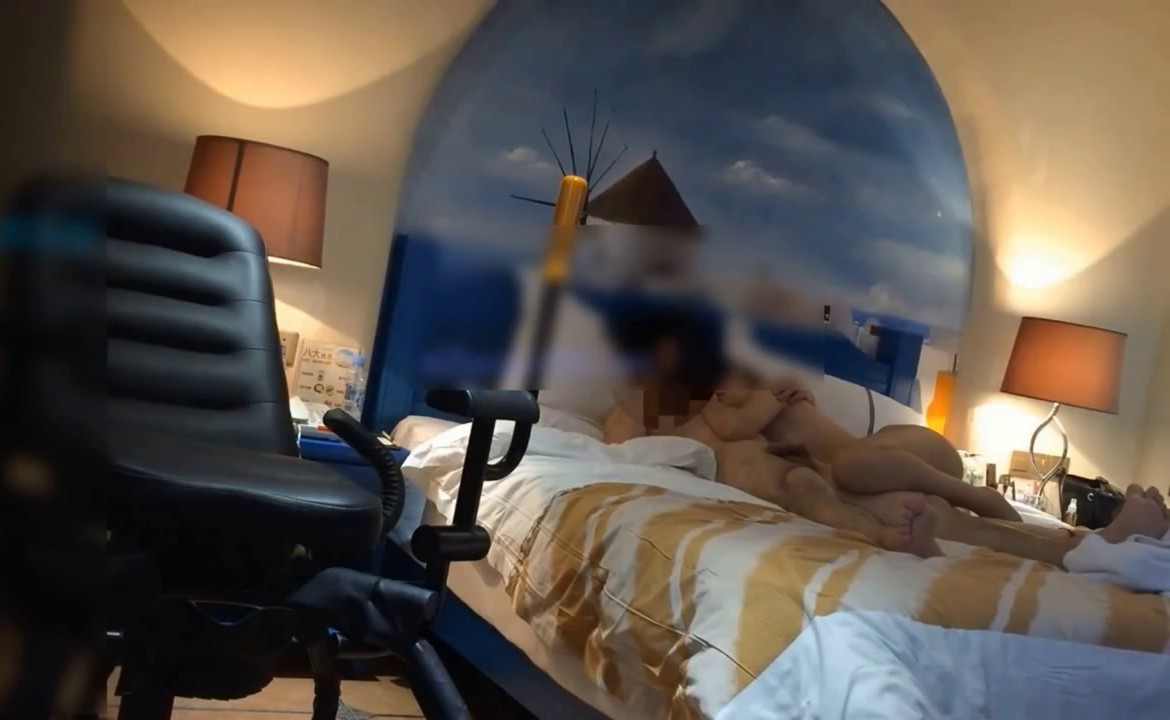 有钱大神专业炮房主题宾馆大战苗条性感美女小护士兼职援交妹服务贴心炮椅上干到床上叫的好听1080P原版