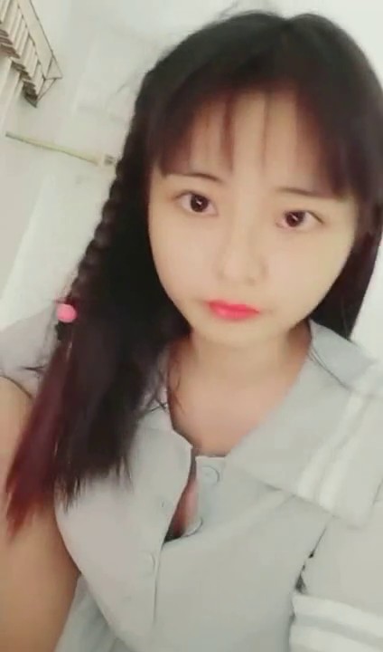 长相很是清纯漂亮新人美女主播一多自慰大秀 颜值高身材丰满 自慰抠穴很诱人