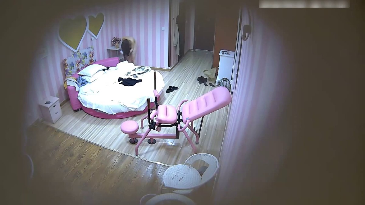 酒店偷拍时尚性感的长发美女课余时间和帅学长开房啪啪,看2人的态度应该不止一次操逼了,美女胸大又漂亮.