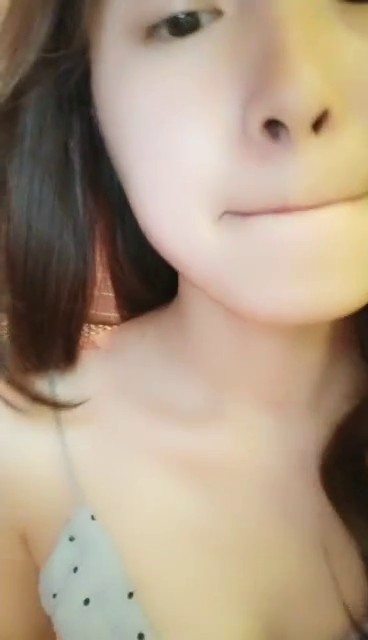 平台最靓的妞，露脸直播新来的女神，身材很好奶子坚挺屁股翘，道具抽插骚逼浪叫呻吟不断，高潮给你看