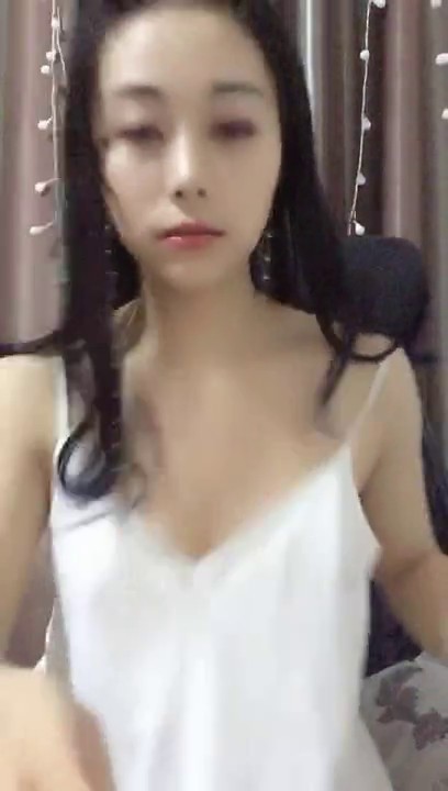 苗条身材美乳妹子自慰秀 椅子上掰开逼逼黄瓜抽插微毛还挺粉嫩 很是诱惑喜欢不要错过