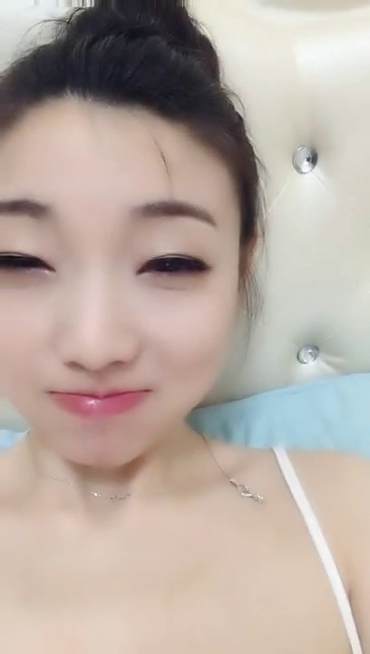 皮肤白皙美乳粉逼少妇自摸秀 逼逼非常粉嫩掰开揉搓很是诱人 很是诱惑喜欢不要错过