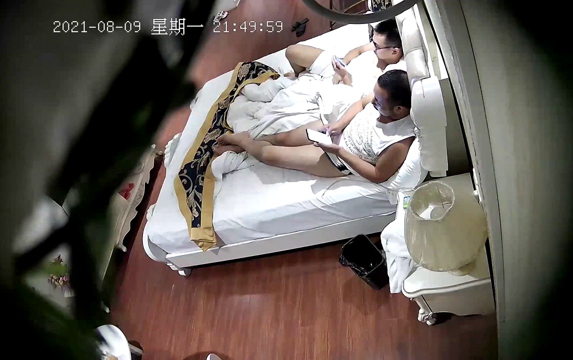 全景欣赏数对男女激情啪啪啪面容姣好小姐姐被帅气男友猛烈撞击亮点是一对拼刺刀的涨见识了1