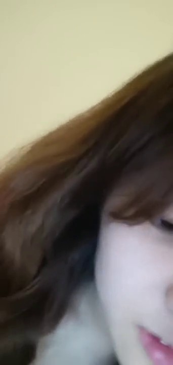 你的小可爱露脸学妹制服黑丝诱惑，道具玩弄骚逼看着真刺激，叫声骚水又多自己还舔淫水，样子好淫荡特别招草