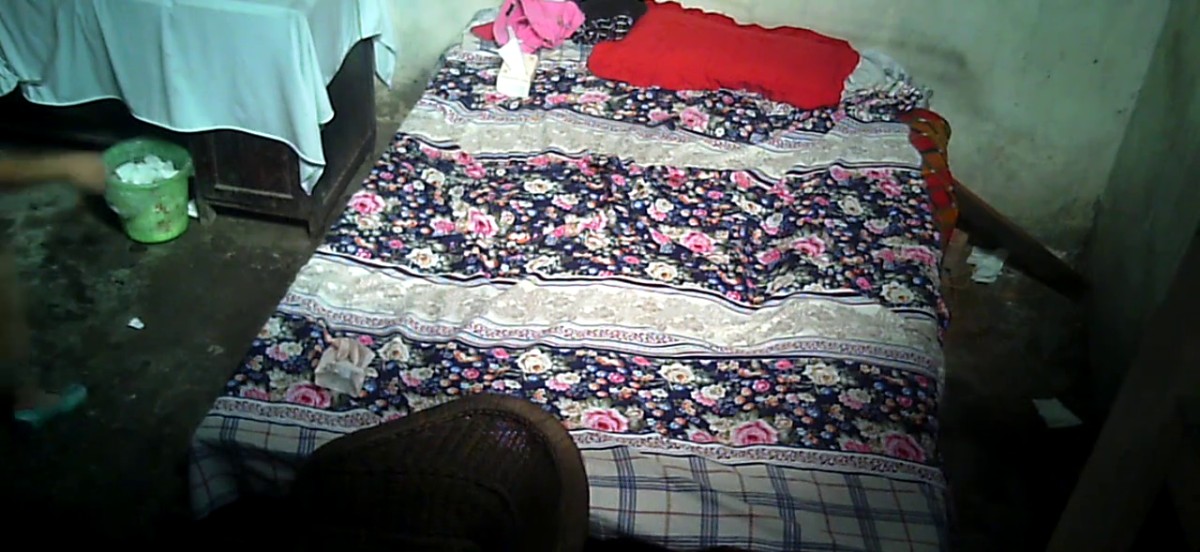 光头小哥真的是憋坏了饥渴大力的内射鸡姐一炮居然没满足肉棒还是硬硬的还想再干大姐不让只好啃奶自撸了