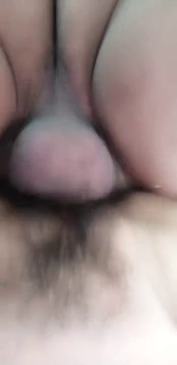 这妞是真骚，被纹身大哥暴力玩弄，扩阴器看逼里面，抠逼抠菊花，狼牙棒插入，多体位激情抽插无套特写，尖叫不止