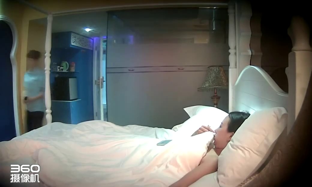 学院派校花级短裤美女和样貌很配她的帅小伙酒店啪啪,激情高昂从上舔到下,各种姿势啪啪,连续内射2次.性感漂亮!