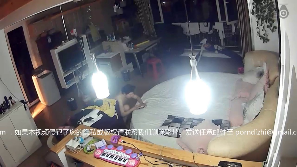 大陸經典網絡探頭盜攝 各年齡段夫妻居家日常性愛生活（第一部）