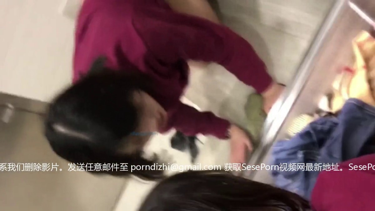 在女友单位库房偷偷做爱 穿着衣服抓着美乳猛操 站炮后入真TM刺激 漂亮挺乳 完美露脸 国语对白 高清1080P版