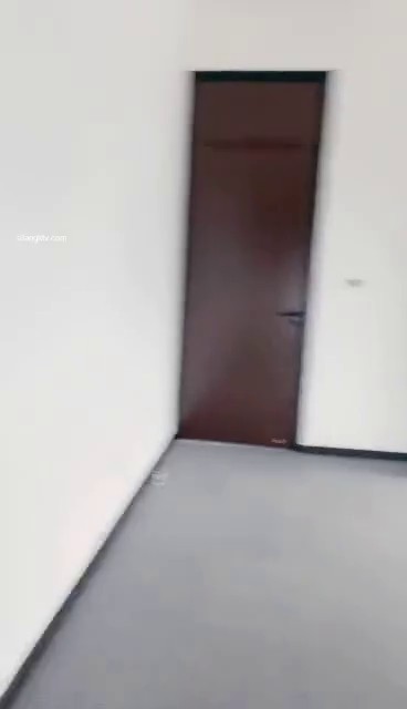 友财哥吃宵夜灌醉新泡的商场售货员女友给她拍恶搞冰恋的行为艺术照720P清晰无水印