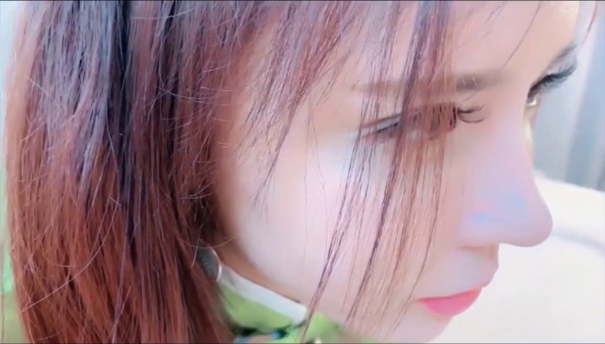 “小BB可舒服了爸爸来操我”对白淫荡秀人网人气美女嫩模艾X青被土豪高价啪啪COS制服淫语不断叫声超骚1080P原版