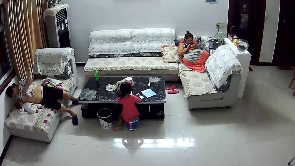 【稀缺资源】最新云视通居家家庭摄像头偷窥系列（第五十三部）