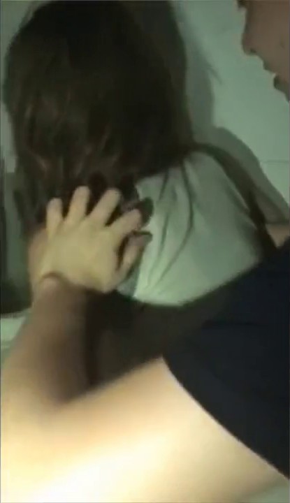 社会小青年混混KTV包厢内淫乱群嗨妹子貌似嗨丸了销魂的吃肉棒然后组团去卫生间啪啪说爸爸干我强奸我对白淫荡