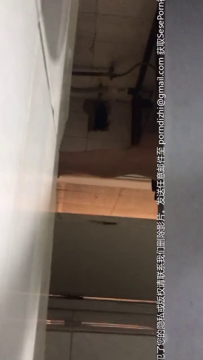 办公楼厕拍姨妈的骚逼