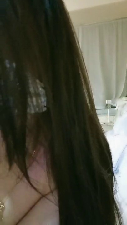 清纯大奶【美妞上线】，刘亦菲版小仙女姐姐，婴儿般的肌肤，嫩嫩的乳头，手指玩弄小骚穴，娇喘奢靡的叫床声，诱人