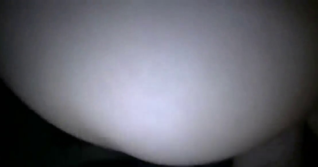 爸爸几天不出门了 饥渴儿子忍不住了 拉着妈妈到消防通道上去打炮 妈妈睡衣都不敢脱 一直叫我快点射