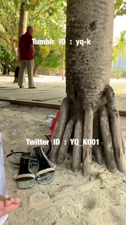 推特绿帽大神YQ-K贡献自己的老婆露出-海滩露出抹油