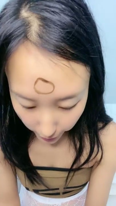 168CM极品美女！大长腿微毛骚穴！特写视角手指扣弄，假屌洞口磨蹭插入