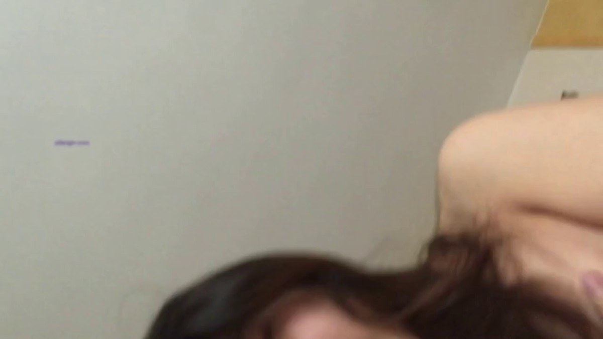 女友水嫩漂亮的美女闺蜜勾搭了一个多月发了不少红包终于假期约到酒店啪啪,高潮时表情超淫荡,全身颤抖!