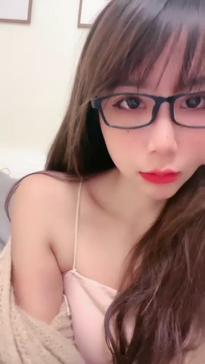 なんという美しさ・・・透明感抜群のブロンド美女【無修正】