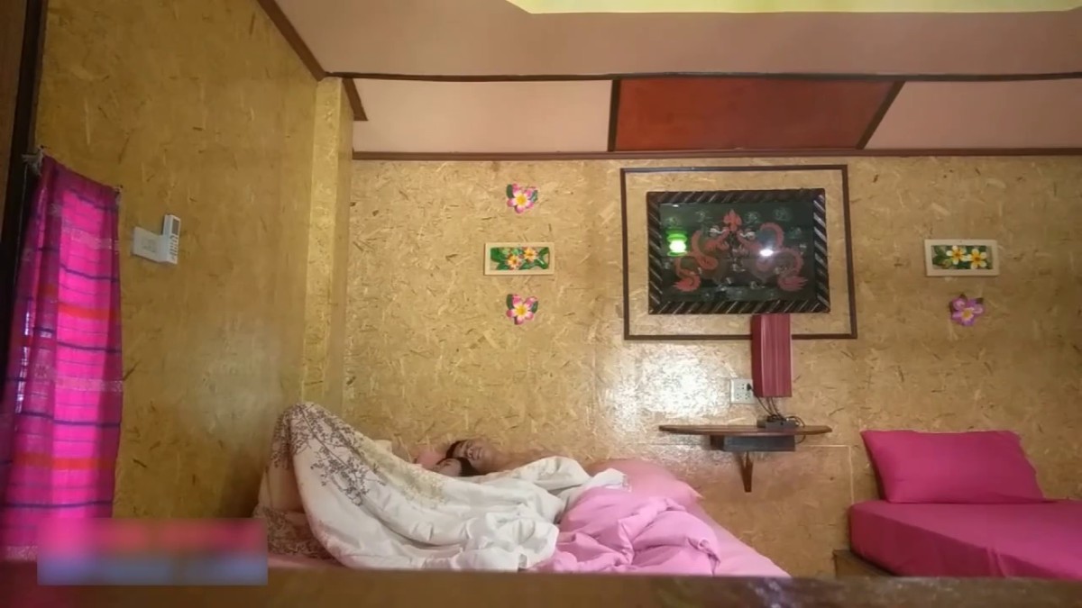 旅馆摄像头偷拍职校精力旺盛的年轻情侣体位多操的苗条美乳妹子娇喘个不停,一脸满足样