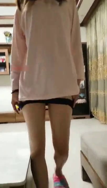 泄密流出-驾校气质漂亮美女学员科目二过关后把帅气男教练约到家中感谢,尽情展现性感小翘臀被干.方言对白!