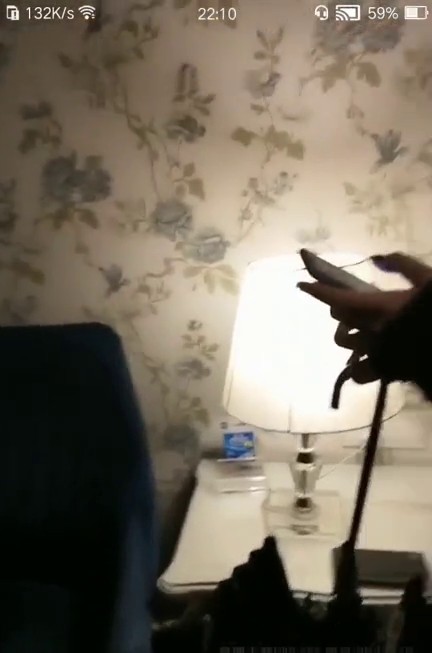 铁哥真给力花了2000元微信约炮个明星颜值白领兼职外围女酒店开房偷拍直播妹纸的一对车头灯真不错