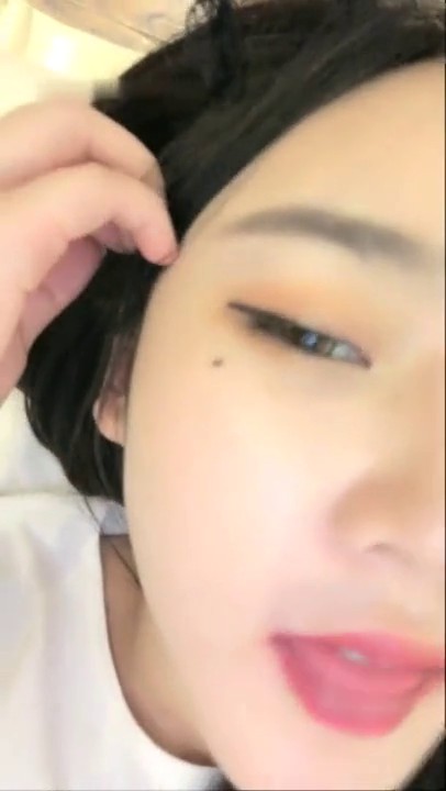 高颜值甜美萌妹子逼逼无毛一字马秀 自摸道具口交道具JJ骑坐抽插厕所尿尿 很是诱惑喜欢不要错过