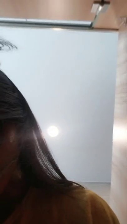 颜值不错红唇墨镜妹子厕所自慰 露奶露逼厕所跳蛋塞逼尿尿无毛诱人 很是诱惑喜欢不要错过