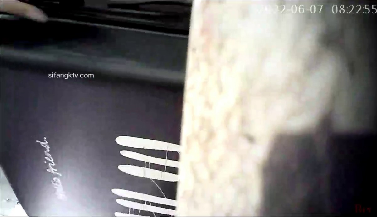 偷偷安装监控偷拍178美女同事 第一天~没想到她脱了衣服身材那么勾引人