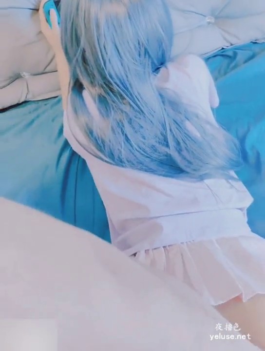 推特极品网红女神『白袜袜格罗丫』VIP会员售卖作品：爱玩游戏的灰发姬后入白丝做爱高清视频