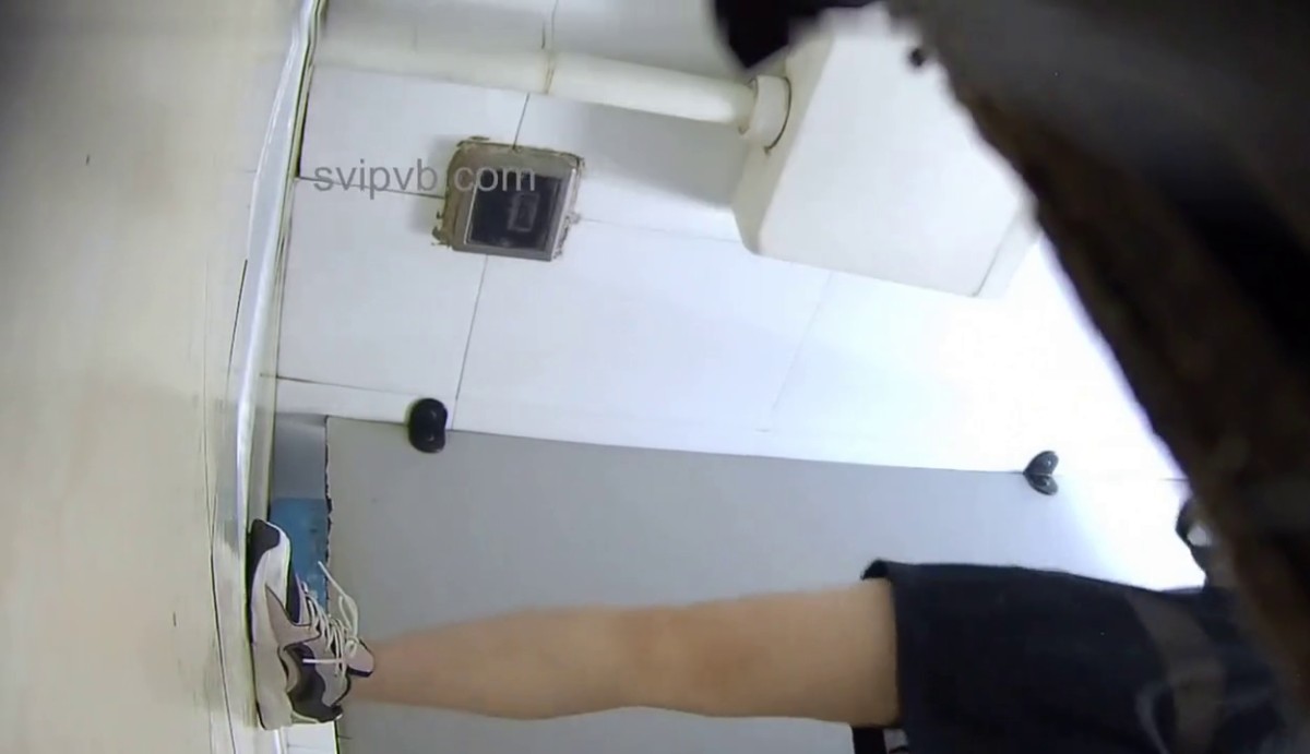 商场女厕全景偷拍多位年轻的小嫩妹 精彩不断