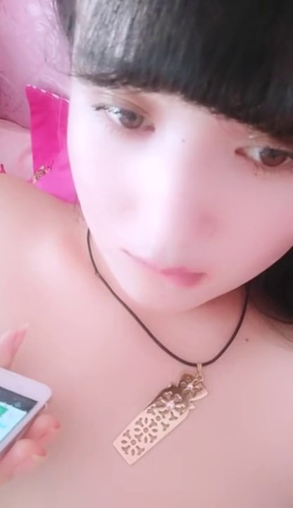 有些婴儿肥的漂亮大眼睛美女主播奶子白又大约炮友爱爱没来只好用胡萝卜自己搞清晰对白