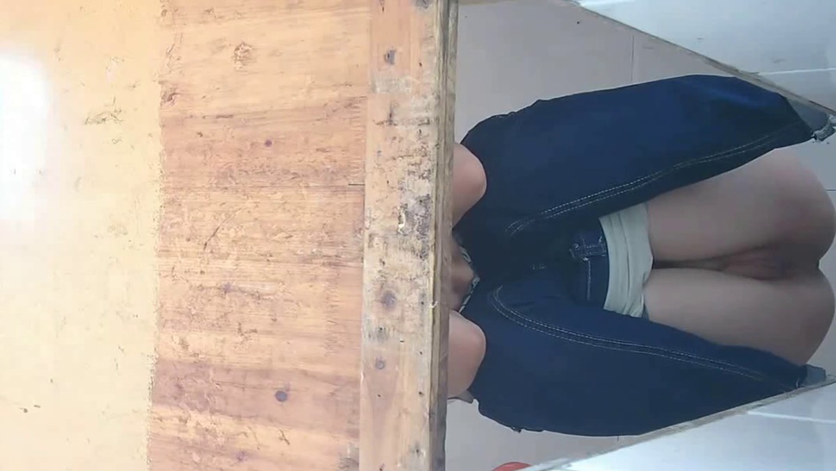 路边公厕极致视角 连拍几位少妇的嫩逼肥臀2-8