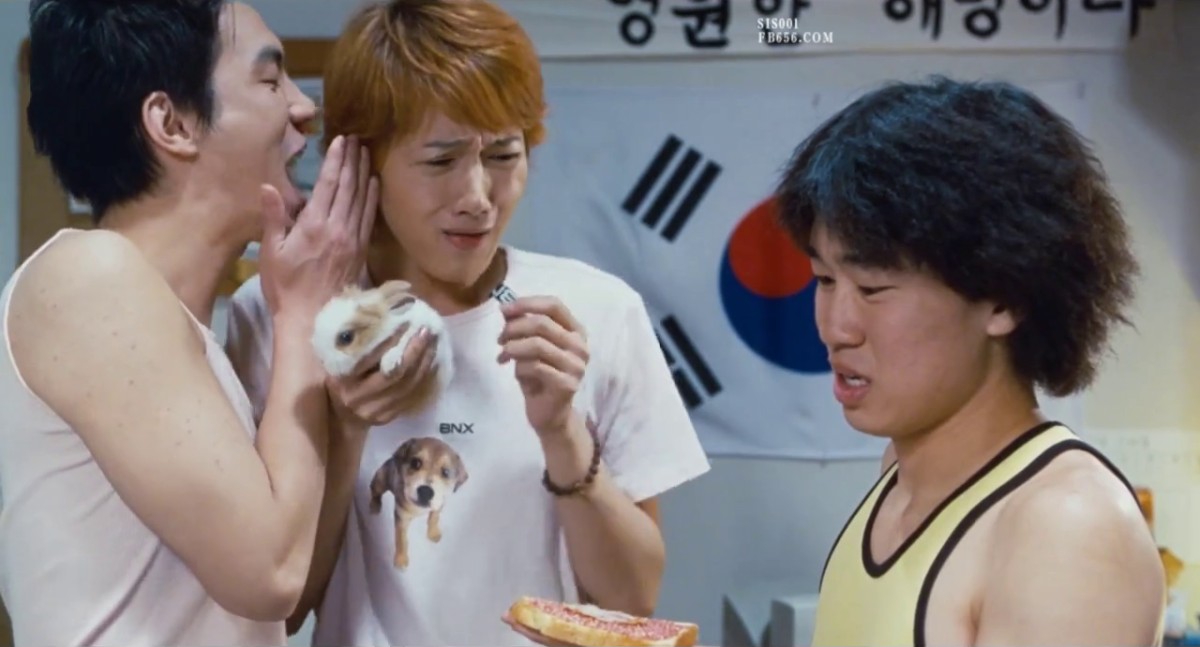 国内厕拍大神潜入大学城女生宿舍女厕偷拍妹子尿尿几个戴着帽子的妹子准备出去游玩