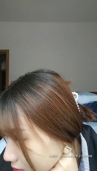 2020.12.14【小杰撩妹】涉及未深的00后小萝莉，清秀乖巧，带到出租屋无套啪啪，特写粉嫩鲍鱼超清画质