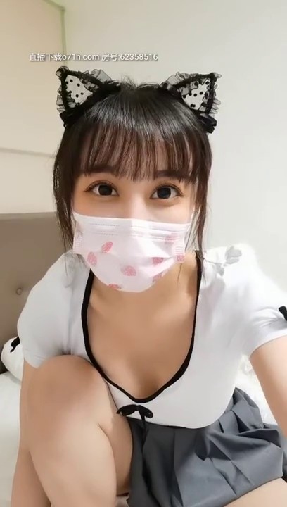 2020.8.13，极品小萝莉太骚了，【新人试镜】美乳又大又白超诱人，无毛嫩穴被假鸡巴插的白浆都出来了，撸管必备极其挑逗